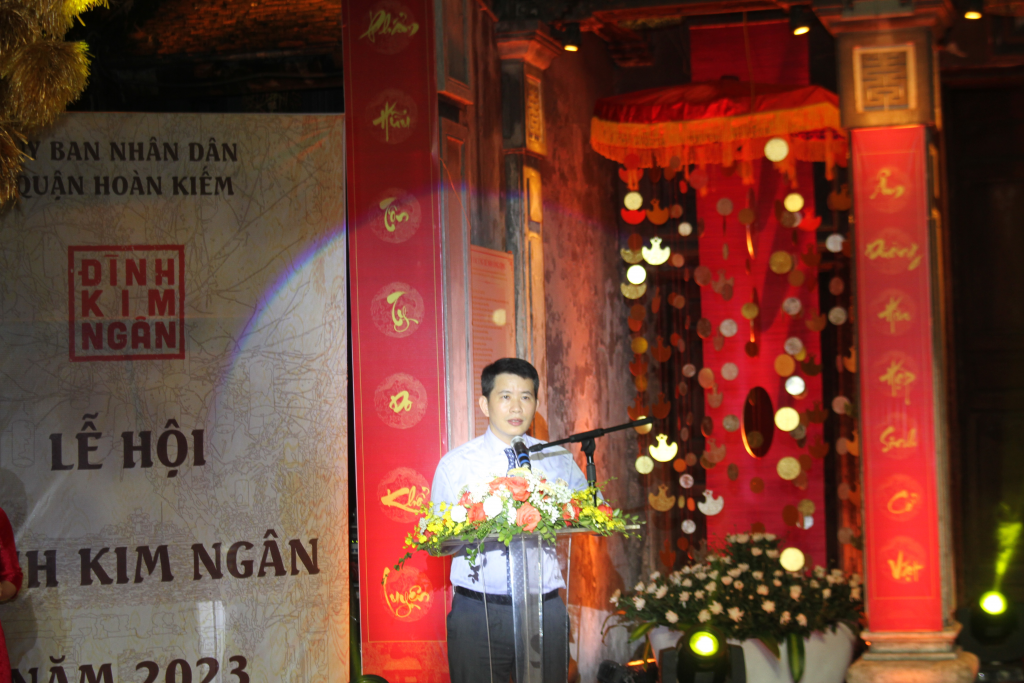 Đồng chí Phạm Tuấn Long - Chủ tịch UBND quận Hoàn Kiếm phát biểu khai mạc lễ hội