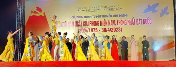 Tuyên truyền lưu động kỷ niệm 48 năm Ngày Giải phóng miền Nam, thống nhất đất nước