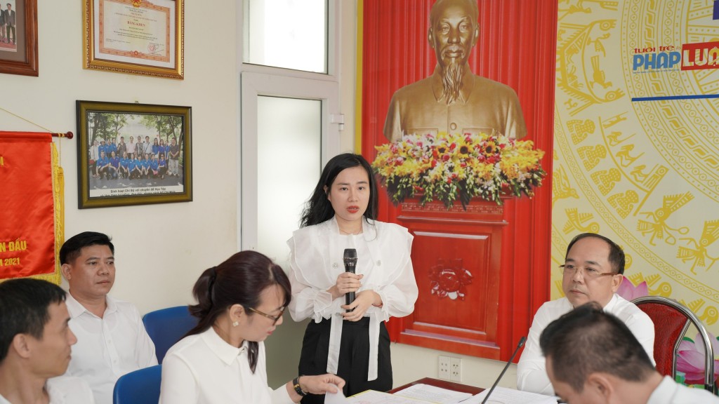 Đồng chí Lưu Thu Phương phát biểu tại cuộc họp