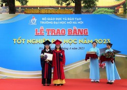 1.000 sinh viên trường Đại học Mở Hà Nội được trao bằng tốt nghiệp