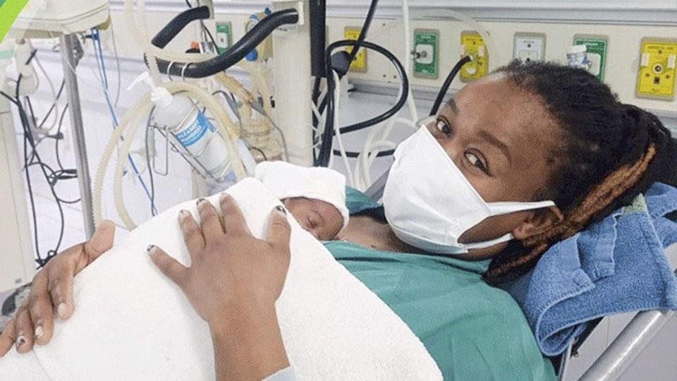 Cứu em bé người Kenya sinh non 26 tuần, suy hô hấp, nhiễm khuẩn nặng