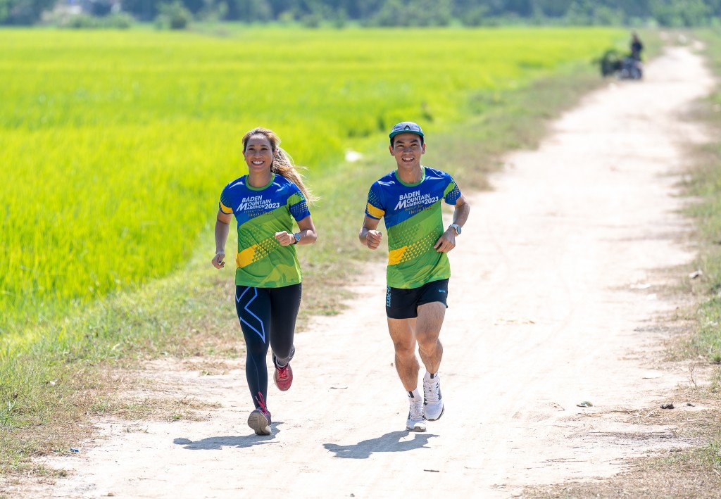 Các VĐV hào hứng với hành trình khám phá Tây Ninh thông qua BaDen Mountain Marathon 2023