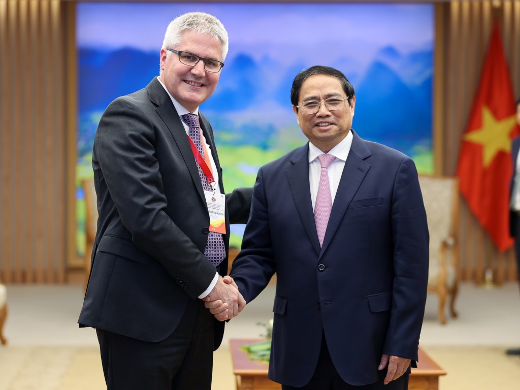 Thủ tướng Phạm Minh Chính và Bộ trưởng Nông nghiệp Thụy Sĩ Christian Hofer - Ảnh: VGP/Nhật Bắc