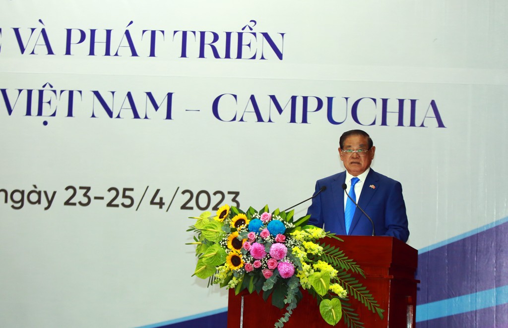 Phó Thủ tướng, Bộ trưởng Bộ Nội vụ Vương quốc Campuchia Samdech Krolahom Sar Kheng phát biểu tại Hội nghị - Ảnh: VGP/Hải Minh