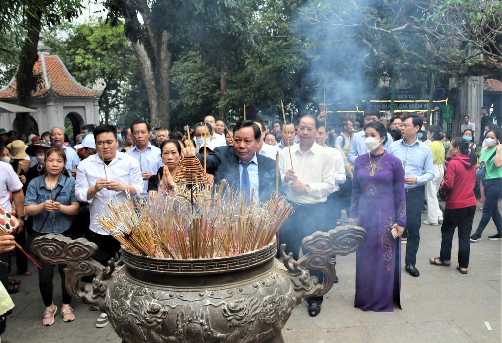 Đoàn đại biểu thành phố Hà Nội dâng hương tại đền Trung, Khu di tích lịch sử quốc gia đặc biệt Đền Hùng