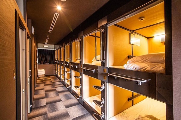 Capsule hotel | Ảnh: https://vietnambiz.vn/