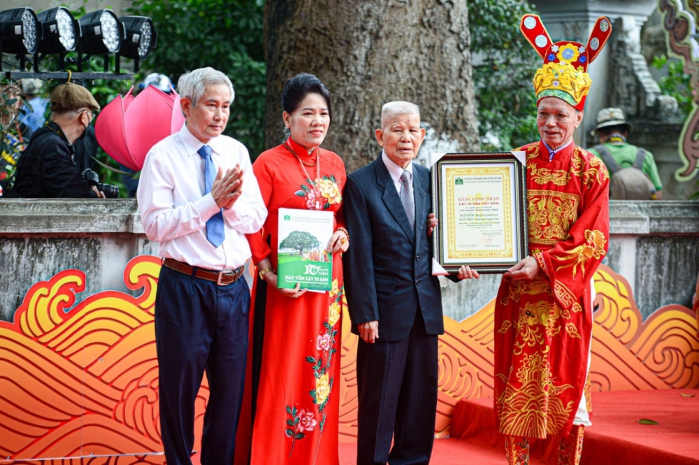 Tưng bừng hội chùa Láng với nhiều nghi lễ truyền thống được phục dựng