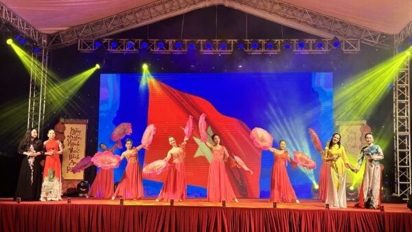 Các chương trình nghệ thuật phục vụ nhiệm vụ chính trị và vở diễn của Nhà hát Cải lương Hà Nội trong tháng 4