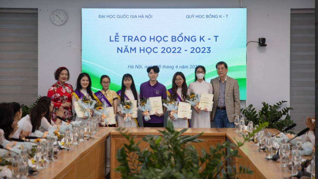 20 sinh viên xuất sắc của ĐHQGHN vinh dự nhận Học bổng K-T