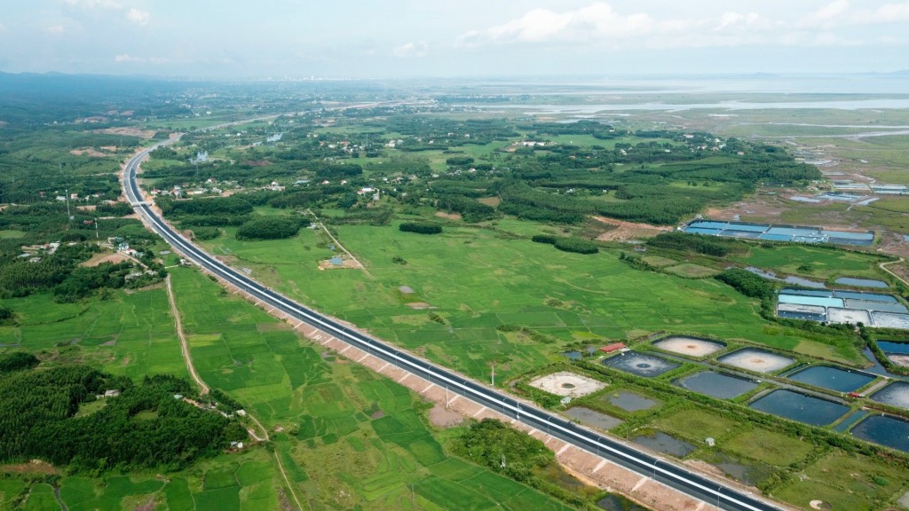 Cao tốc gần 200 km của Quảng Ninh có khu nhà vệ sinh tạm