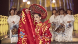 Hoa hậu Đinh Như Phương quyền lực với áo dài hoàng bào họa tiết rồng phượng
