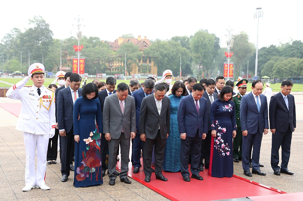 Lãnh đạo Đảng, Nhà nước, TP Hà Nội vào Lăng viếng Chủ tịch Hồ Chí Minh