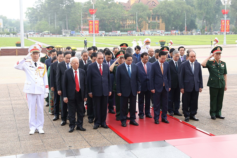 Lãnh đạo Đảng, Nhà nước, TP Hà Nội vào Lăng viếng Chủ tịch Hồ Chí Minh