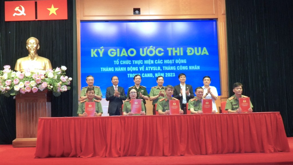 Ký giao uớc thi đua