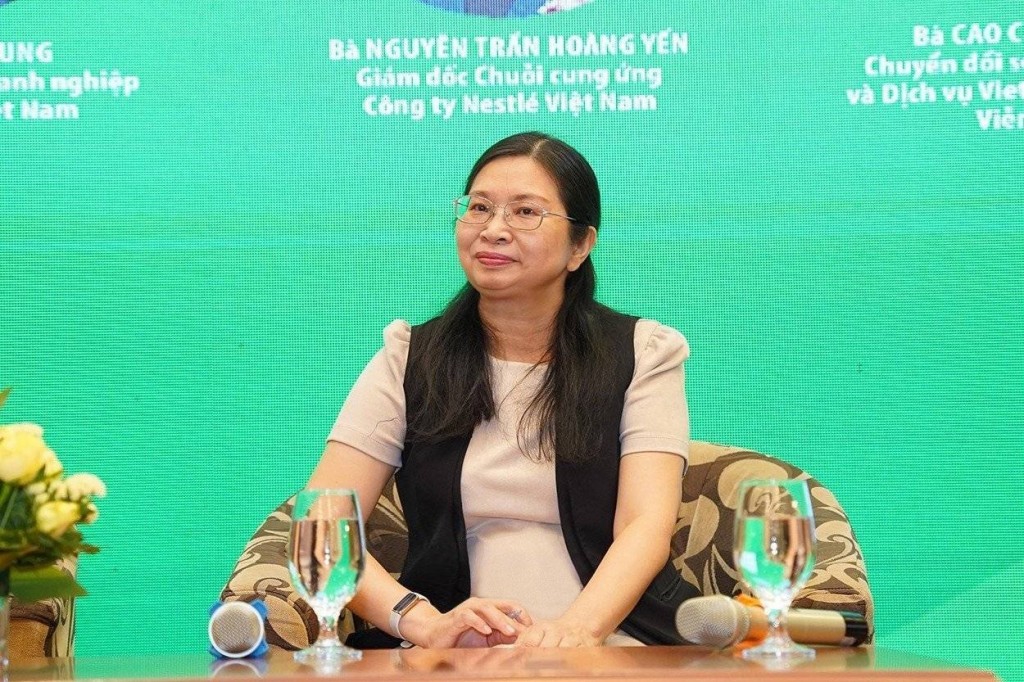 Bà Nguyễn Trần Hoàng Yến, Giám đốc Chuỗi Cung ứng của Nestlé Việt Nam chia sẻ tại hội thảo