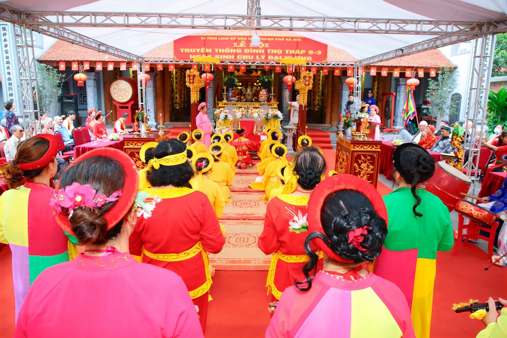 Nghi lễ diễn ra trang nghiêm