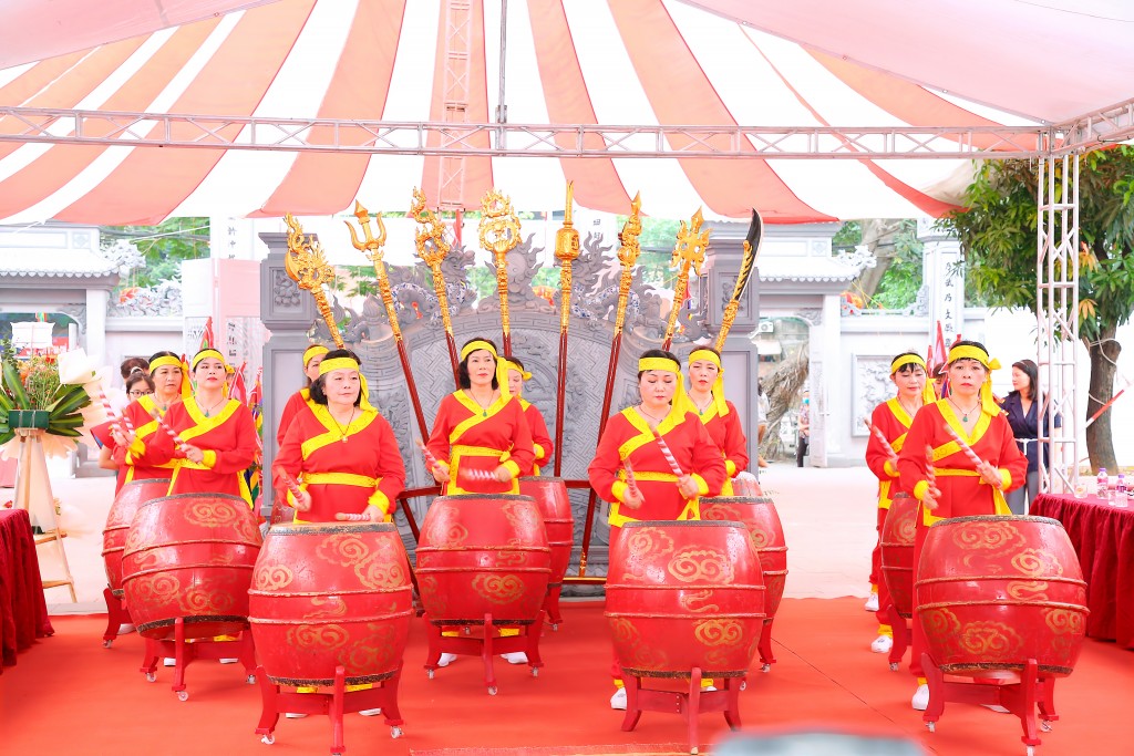 Màn trống khai hội