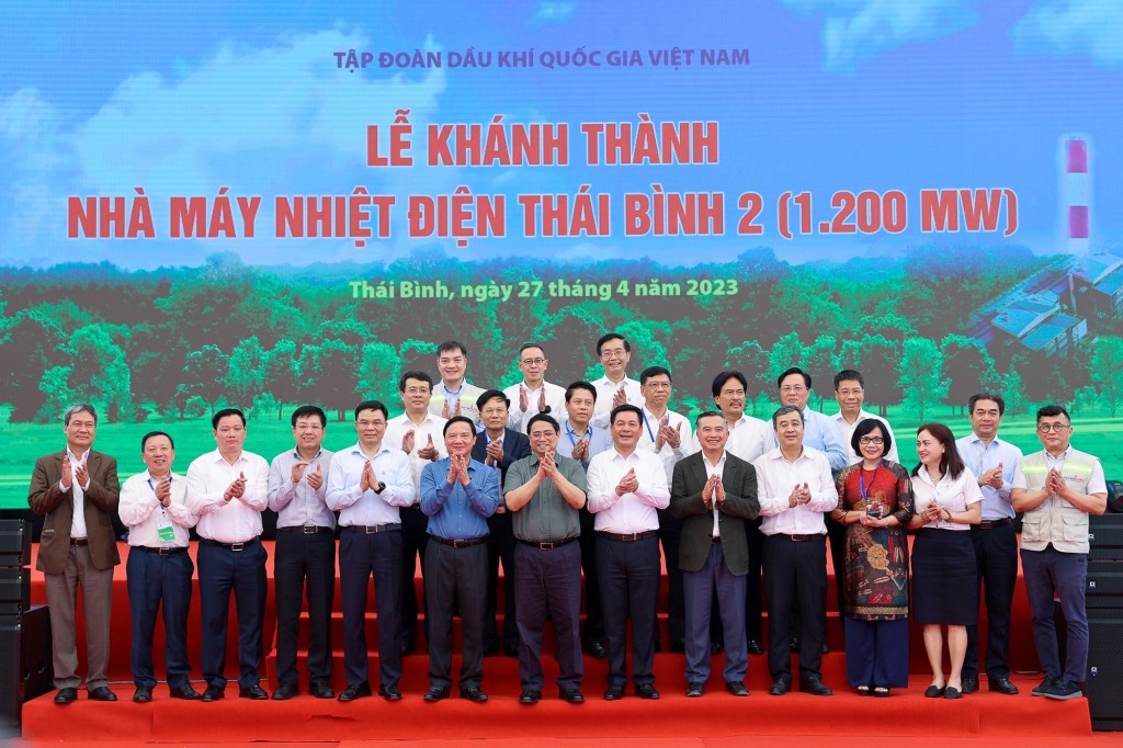 Thủ tướng một lần nữa lưu ý việc phát triển hệ thống điện phải bảo đảm 5 yếu tố: Nguồn điện, tải điện, phân phối điện, sử dụng điện và giá điện hợp lý - Ảnh: VGP/Nhật Bắc