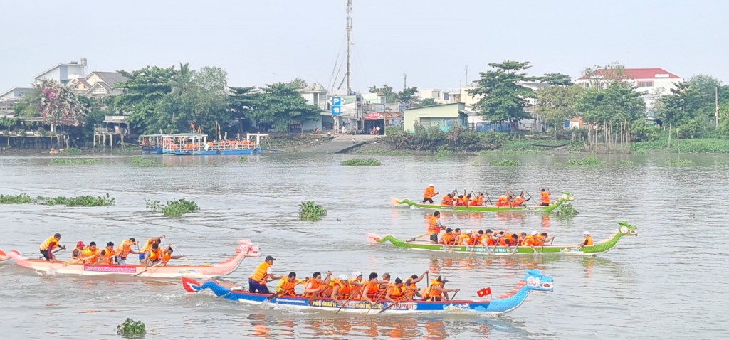 Sôi nổi Giải đua thuyền truyền thống Bình Dương mở rộng năm 2023