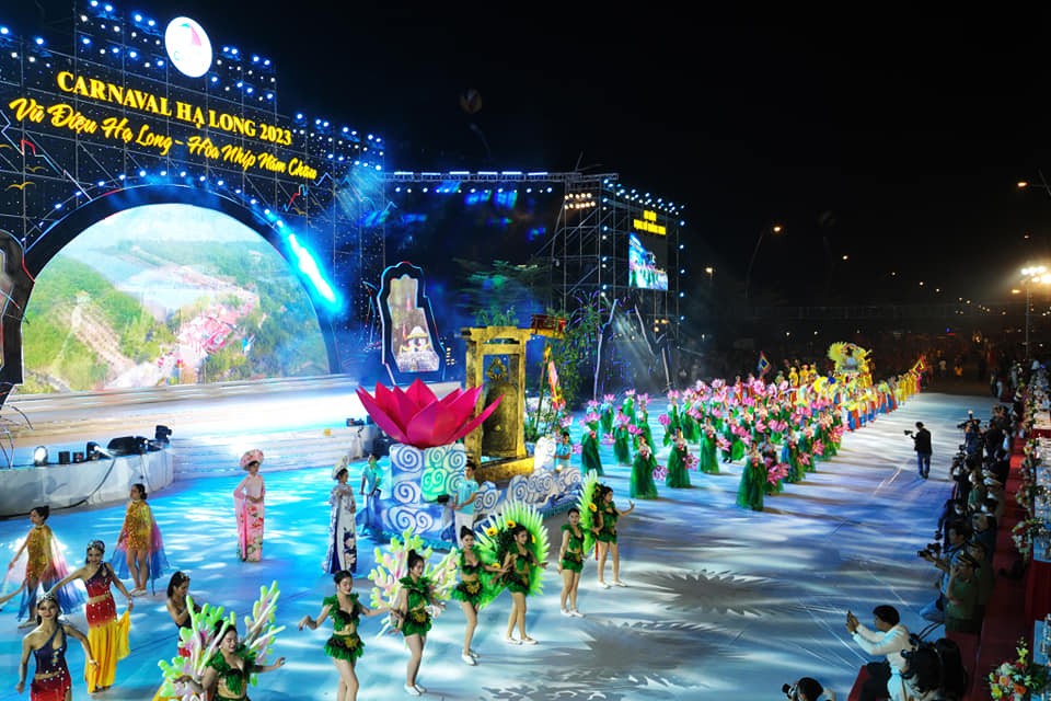 Lễ hội Carnaval Hạ Long 2023 với chủ đề “Vũ điệu Hạ Long - Hòa nhịp năm châu” có các hình thức nghệ thuật xuyên suốt dẫn dắt nội dung là âm nhạc và các điệu nhảy truyền thống.