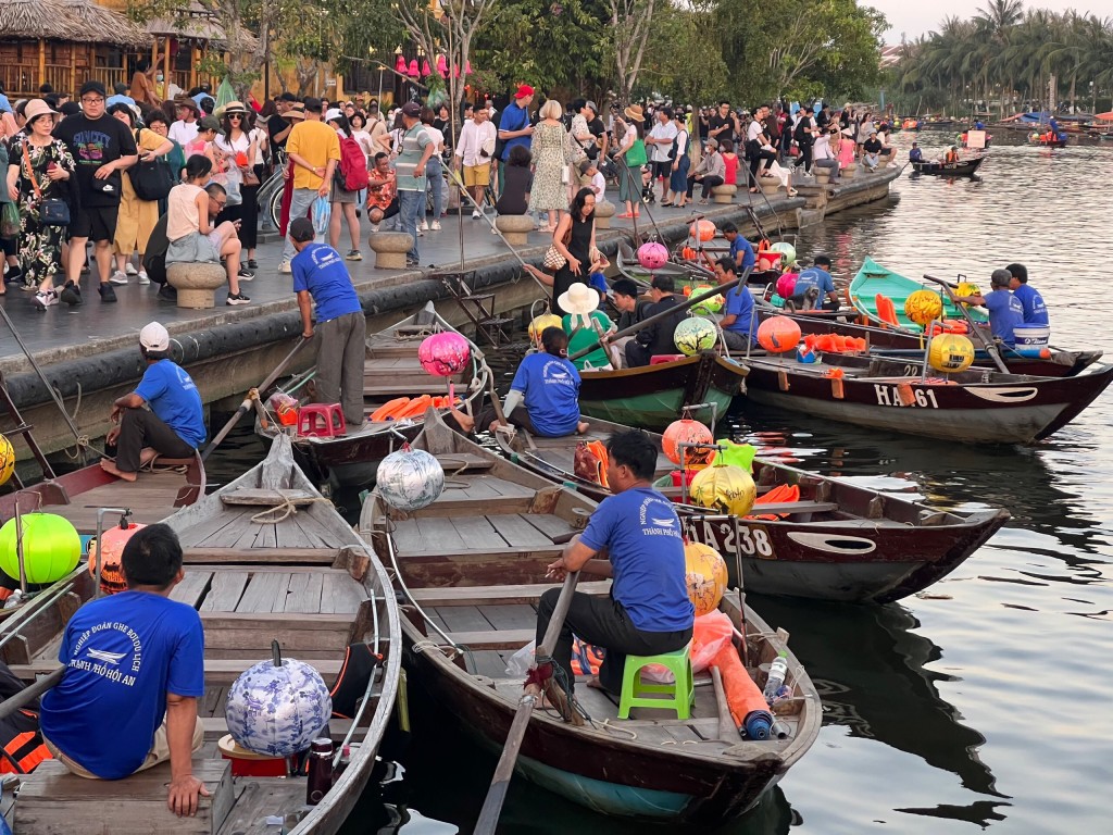 Đà Nẵng - Hội An: Chật kín người trong kỳ nghỉ lễ, tín hiệu khởi sắc mùa du lịch