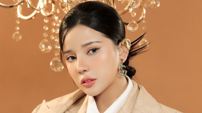 Hot girl Aley Nguyễn bén duyên trở thành streamer nổi tiếng