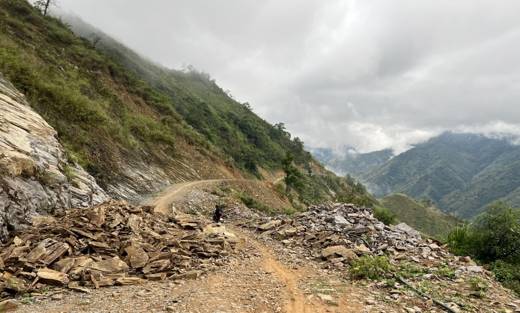 Bài 1: Sài Khao dạy chữ, chân không mỏi