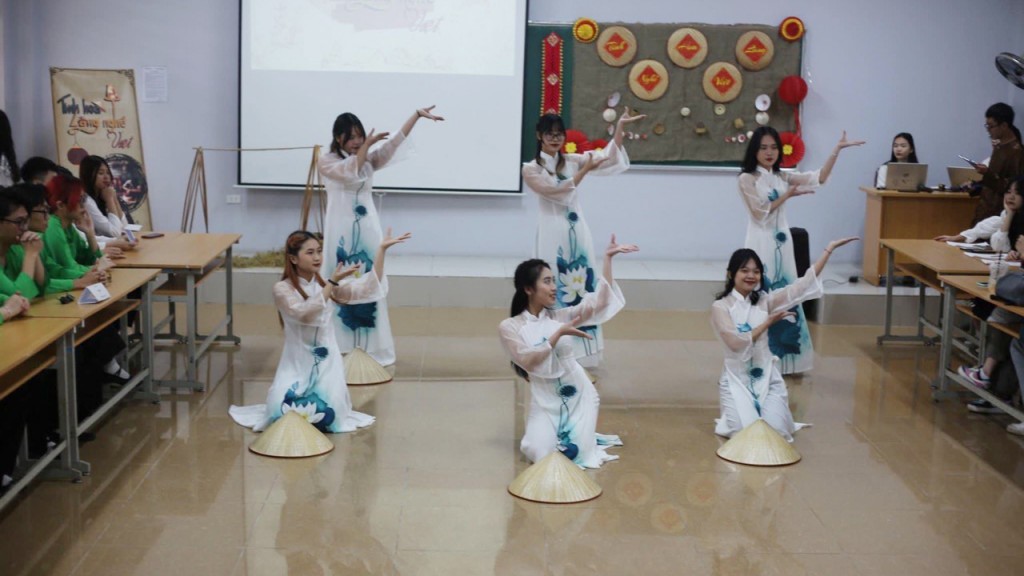 “Tinh hoa làng nghề Việt” - sân chơi văn hóa lý thú cho sinh viên