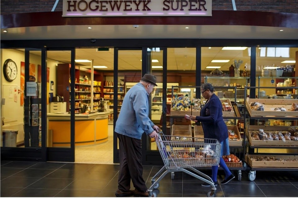 Hogeweyk cũng có nhà hát, siêu thị, bưu điện, khu vườn nhỏ và câu lạc bộ sinh hoạt văn hóa (Ảnh:  The Hogeweyk)