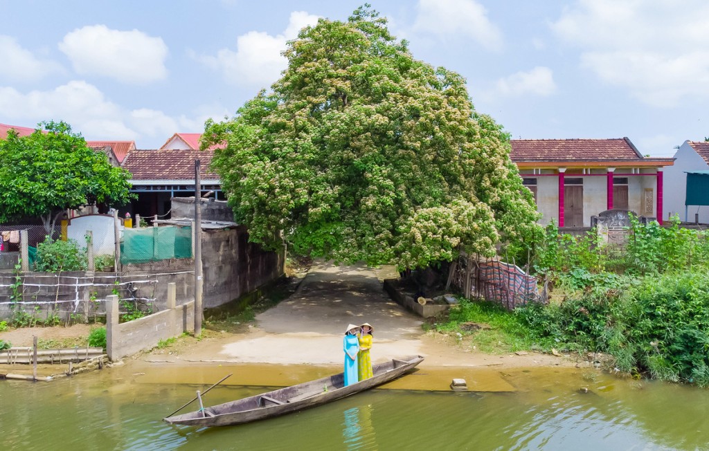 Một bài thơ bi tráng mà hào hùng, sâu lắng