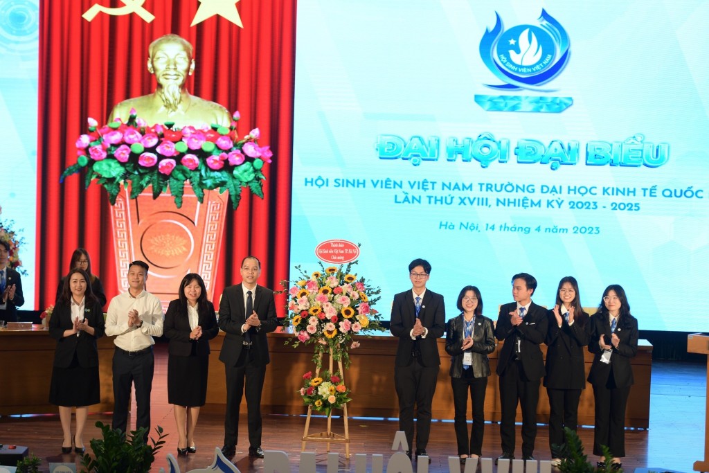 Đồng chí Lê Trí Nhân tiếp tục giữ chức Chủ tịch Hội Sinh viên Việt Nam trường Đại học Kinh tế Quốc dân khoá XVIII Đồng chí Lê Trí Nhân tiếp tục giữ chức Chủ tịch Hội Sinh viên Việt Nam trường Đại học Kinh tế Quốc dân khoá XVIII
