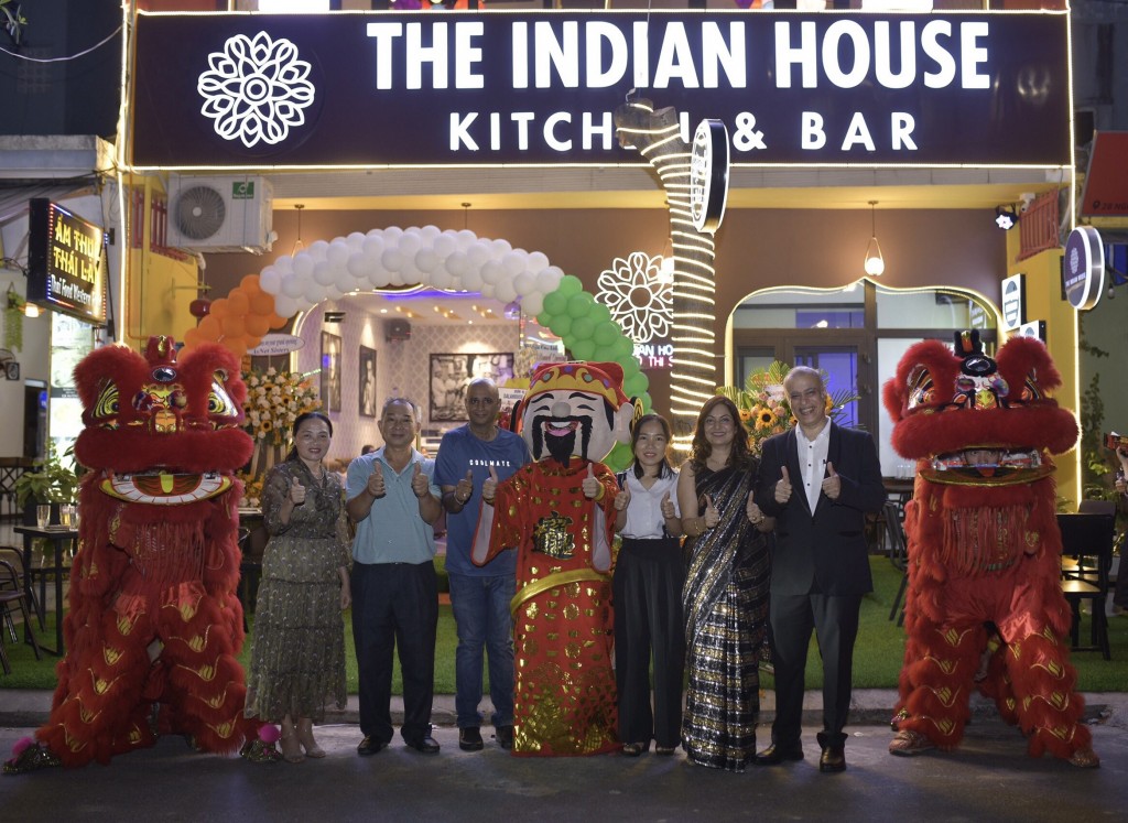 Tại Đà Nẵng, nhà hàng The Indian House tọa lạc tại số 18 đường Ngô Thì Sĩ, phường Mỹ An, quận Ngũ Hành Sơn