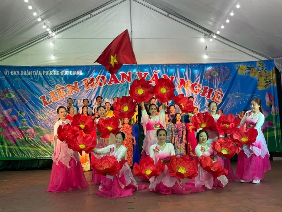 Liên hoan văn nghệ tại lễ hội