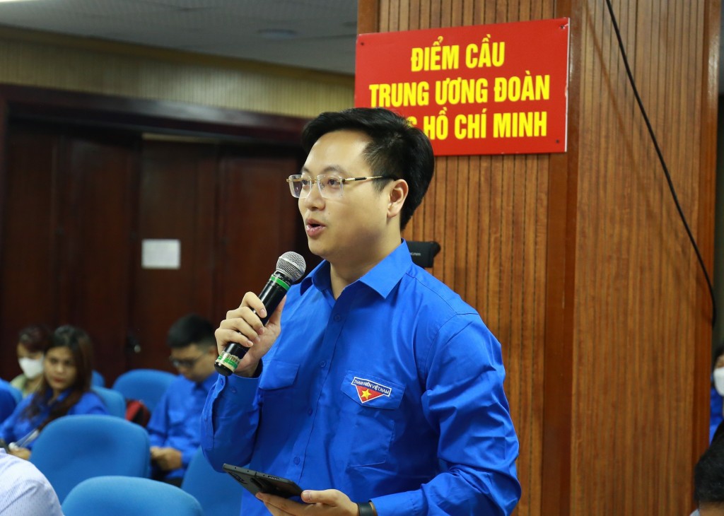 Phó Bí thư Thành đoàn Hà Nội Trần Quang Hưng chia sẻ ý kiến tại tọa đàm 