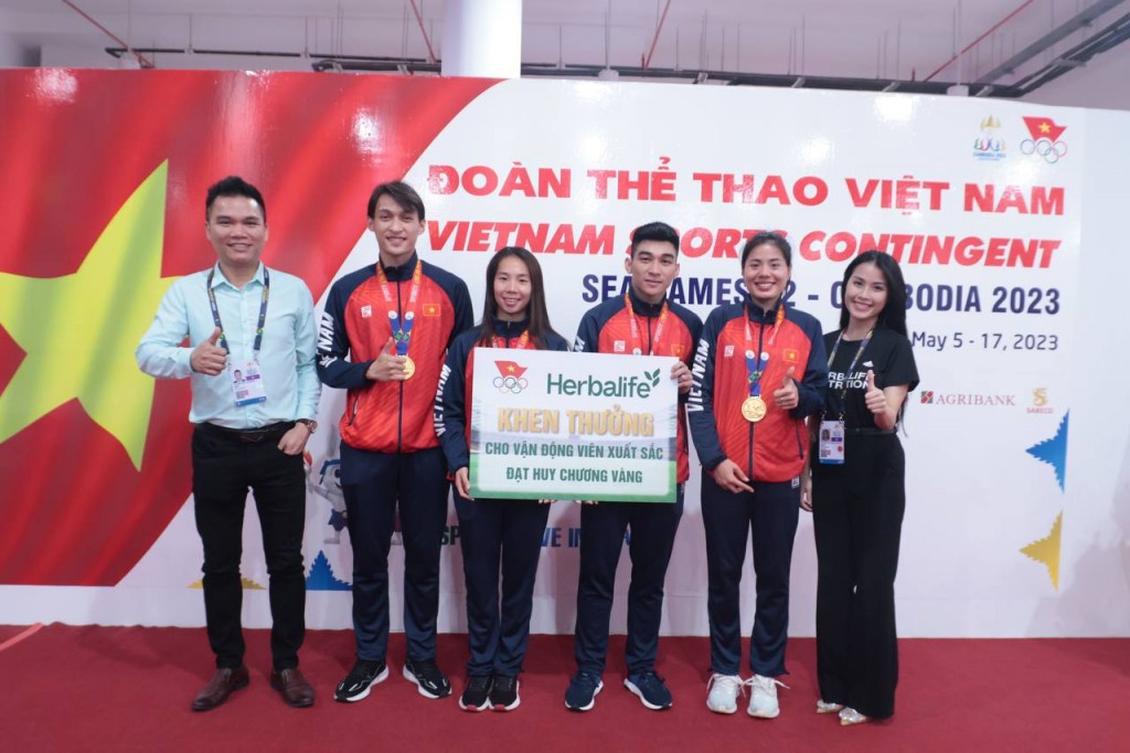 Đội tuyển điền kinh – HCV nội dung tiếp sức 4x400m hỗn hợp