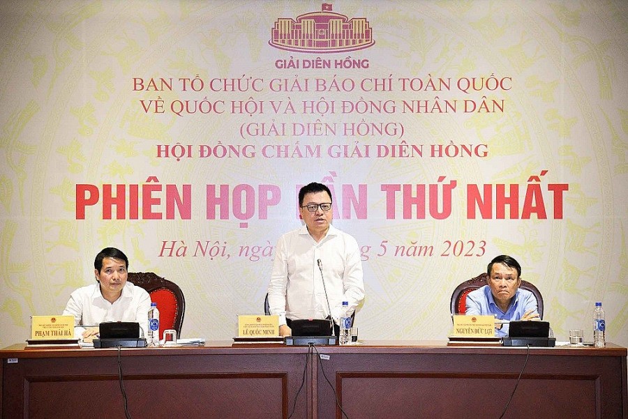 Đồng chí Lê Quốc Minh phát biểu tại phiên họp