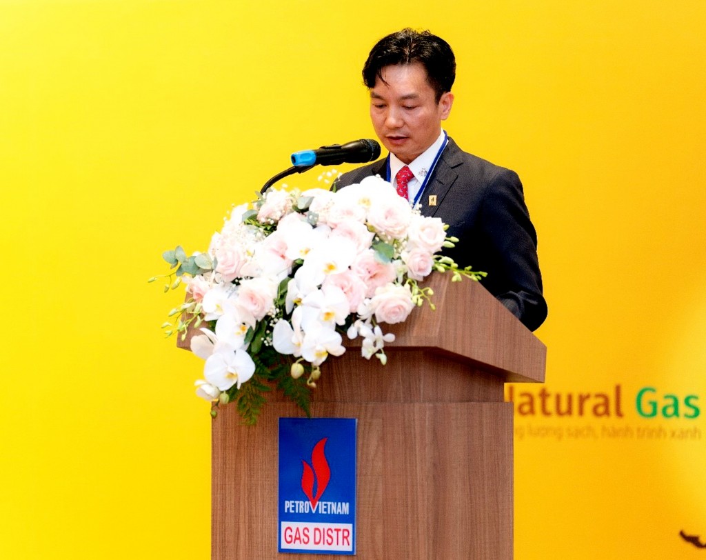 Ông Trần Thanh Nam – Thành viên HĐQT, Giám đốc PV GAS D báo cáo kết quả sản xuất kinh doanh năm 2022 và KH năm 2023