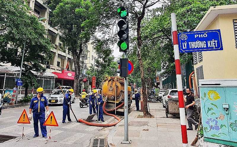 Thành phố Hà Nội đã lên các phương án sửa chữa, bảo dưỡng các máy bơm, nạo vét hệ thống thoát nước trước mùa mưa lũ