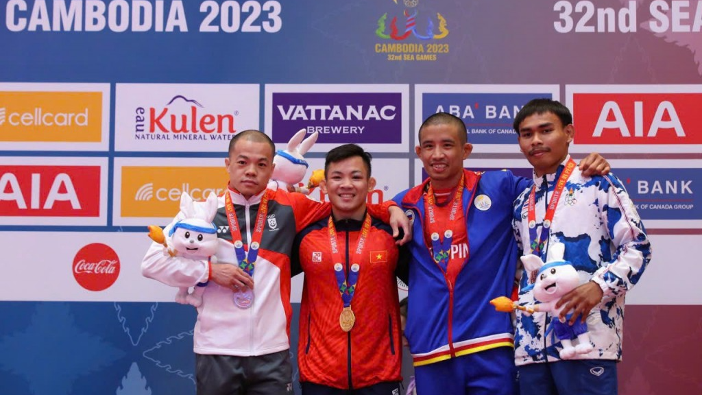 Đào Hồng Sơn cùng các đối thủ tại SEA Games 32. Ảnh NVCC