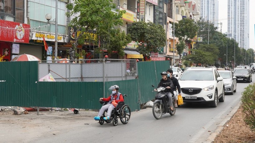 Đẩy nhanh tiến độ các dự án trọng điểm, xử lý "điểm đen" ùn tắc giao thông do rào chắn