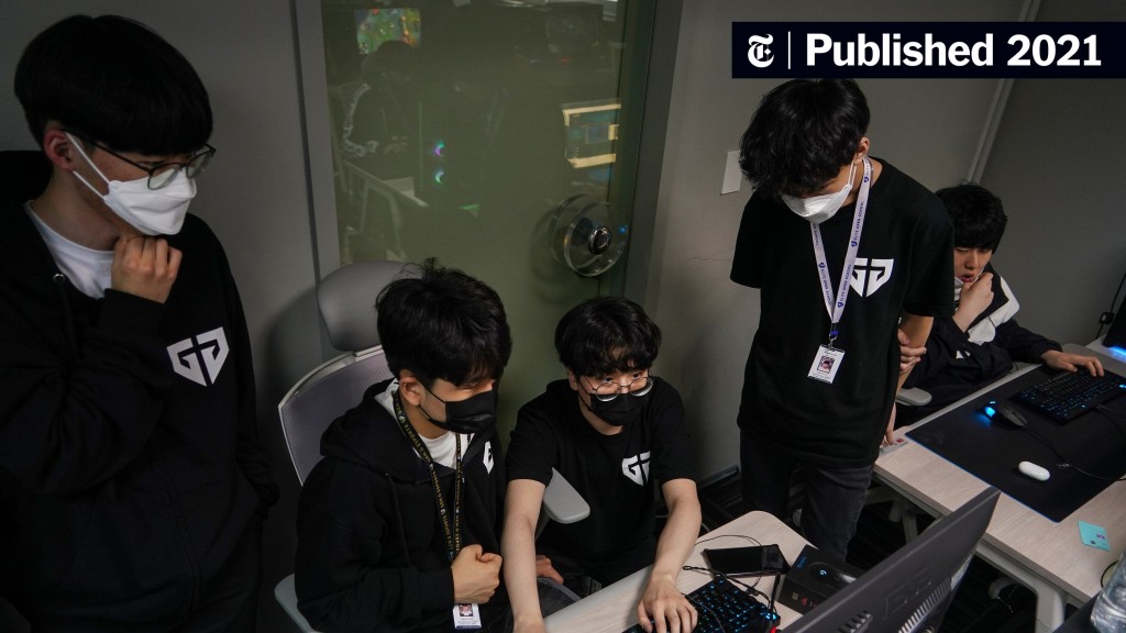 A class at Gen.G Elite Esports Academy in Seoul.Credit...Chang W. Lee/The New York Times