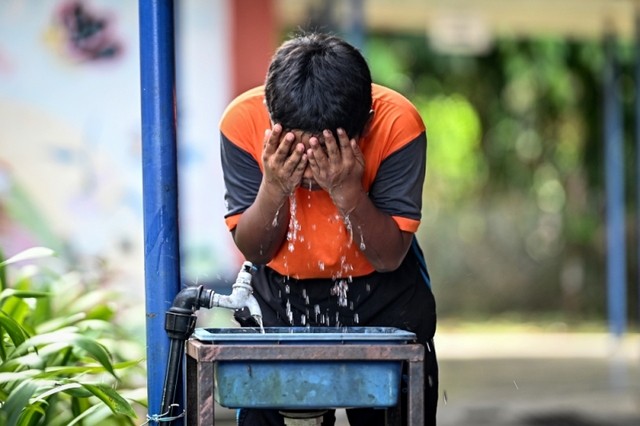 Malaysia yêu cầu trường học dừng toàn bộ hoạt động ngoài trời do nắng nóng (Ảnh: Malay Mail)