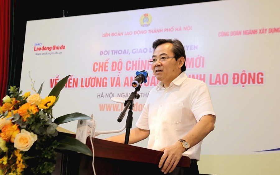 Ông Nguyễn Chính Hữu - Phó Chủ tịch LĐLĐ thành phố Hà Nội, phát biểu tại buổi đối thoại