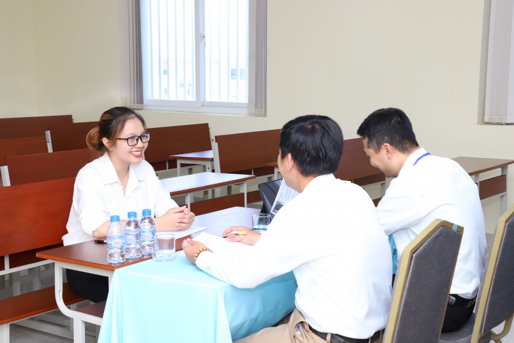 Sinh viên PVU tham gia phỏng vấn tại các doanh nghiệp