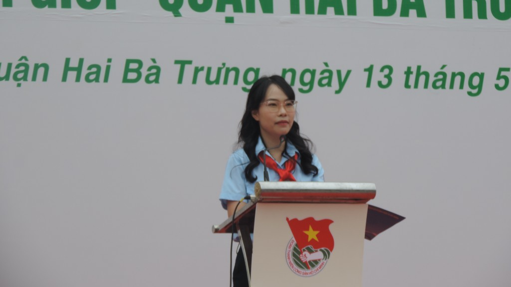 Hàng ngàn đội viên, nhi đồng quận Hai Bà Trưng nêu gương sáng giúp đỡ bạn nghèo