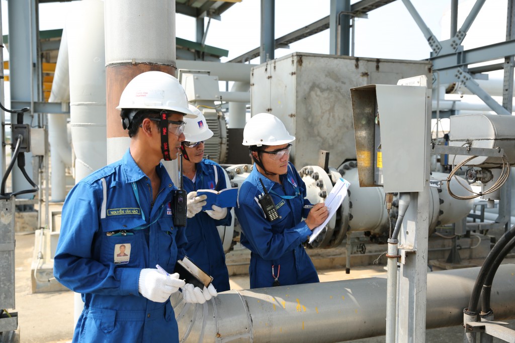 Các kĩ sư vận hành tại BSR được đánh giá đã trở thành những chuyên gia lọc dầu.