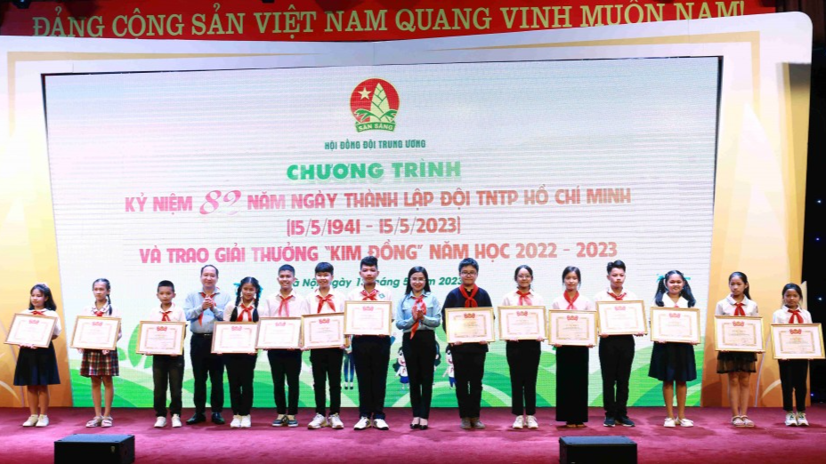 Đội viên tiêu biểu được tuyên dương, khen thưởng 