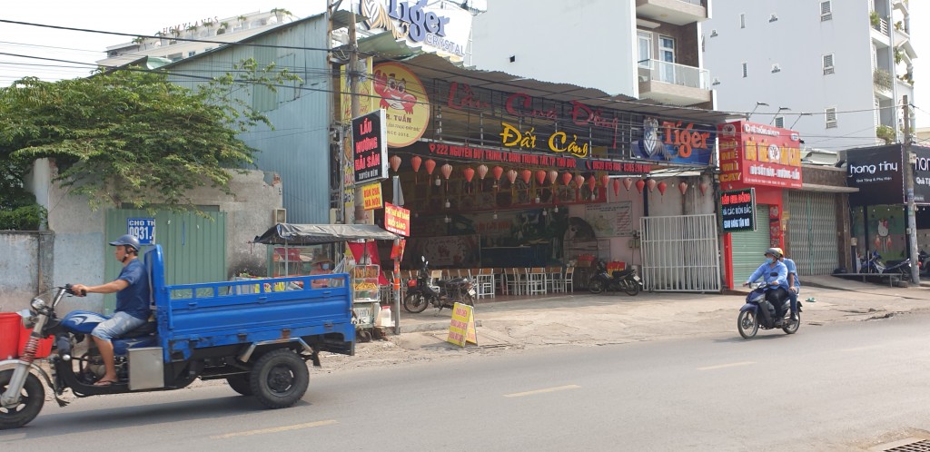 quán Lẩu Cua Đồng mặt tiền đường Nguyễn Cư Trinh, cách UBND Phường Bình Trưng Tây khoảng 150m