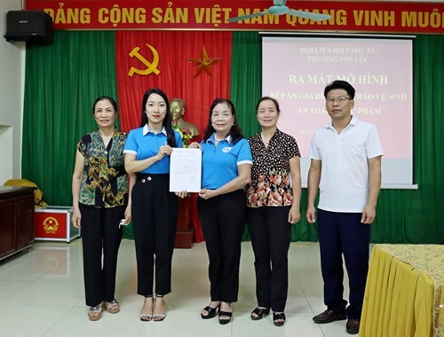 Hội phụ nữ phường Sơn Lộc tổ chức ra mắt mô hình Bếp ăn an toàn thực phẩm