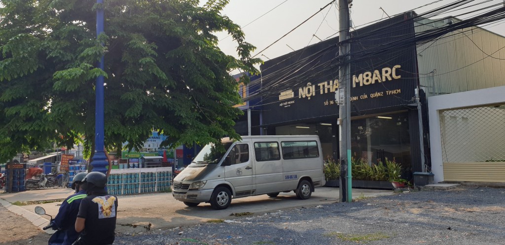 Hàng loạt công trình bằng tole gần UBND phường An Phú
